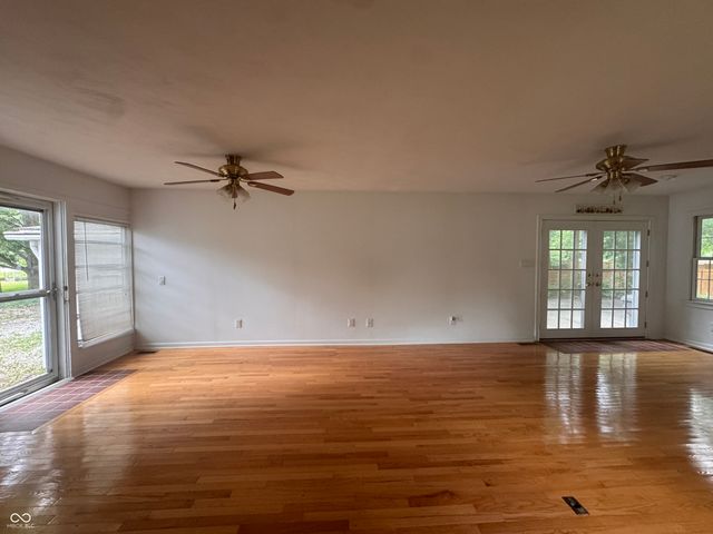 5924 Allisonville, Indianapolis, IN 46220