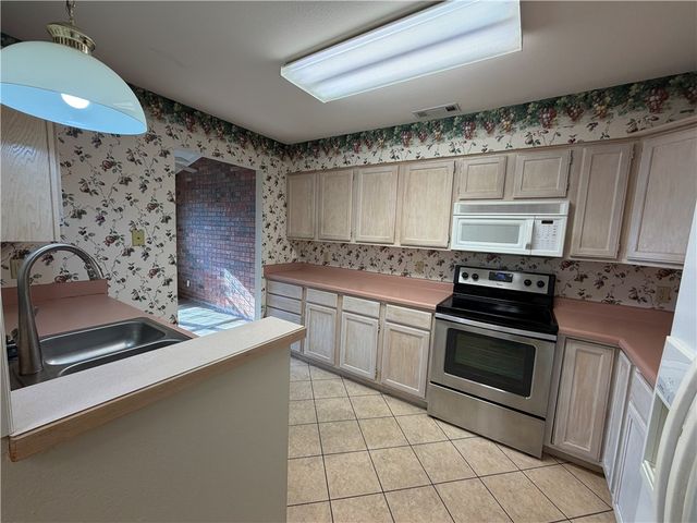 706 Meghan Street A, Siloam Springs, AR 72761