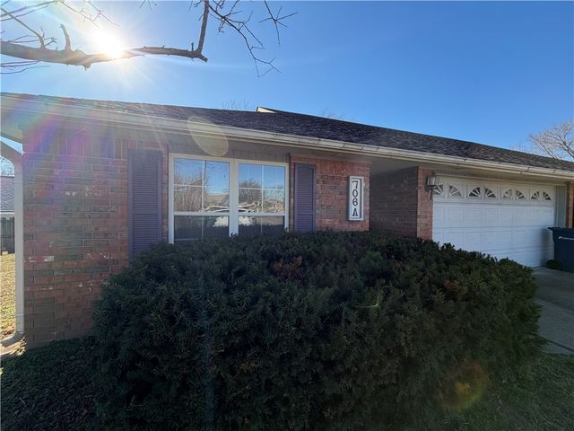 706 Meghan Street A, Siloam Springs, AR 72761