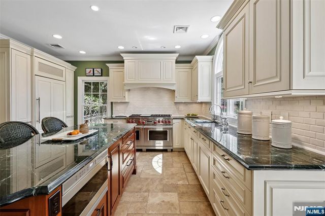 408 Drury Lane, Wyckoff, NJ 07481