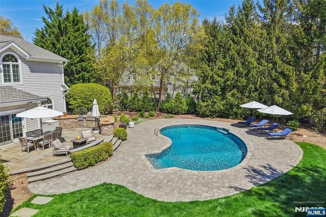 408 Drury Lane, Wyckoff, NJ 07481