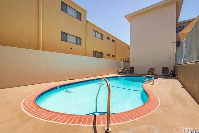 601 E Orange Grove 103, Burbank, CA 91501