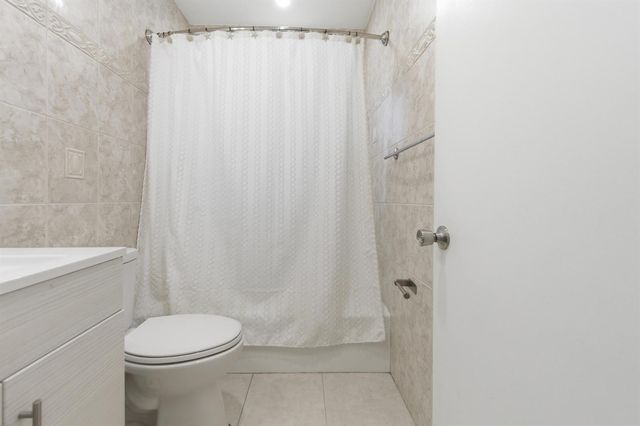 837 NW 41st Street A-b, Oakland Park, FL 33309