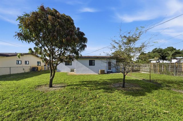 837 NW 41st Street A-b, Oakland Park, FL 33309