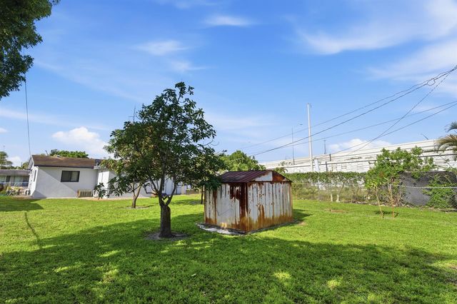 837 NW 41st Street A-b, Oakland Park, FL 33309