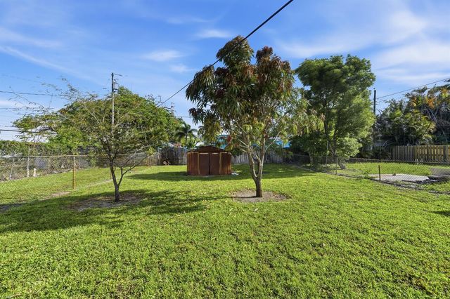 837 NW 41st Street A-b, Oakland Park, FL 33309