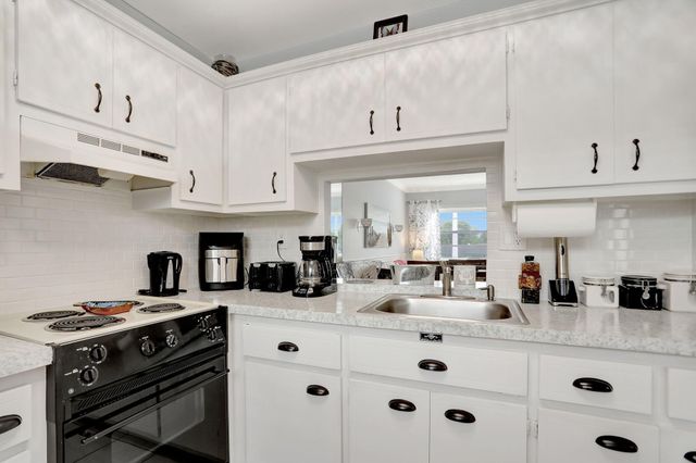 4451 NW 16th Street K208, Lauderhill, FL 33313