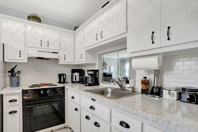 4451 NW 16th Street K208, Lauderhill, FL 33313