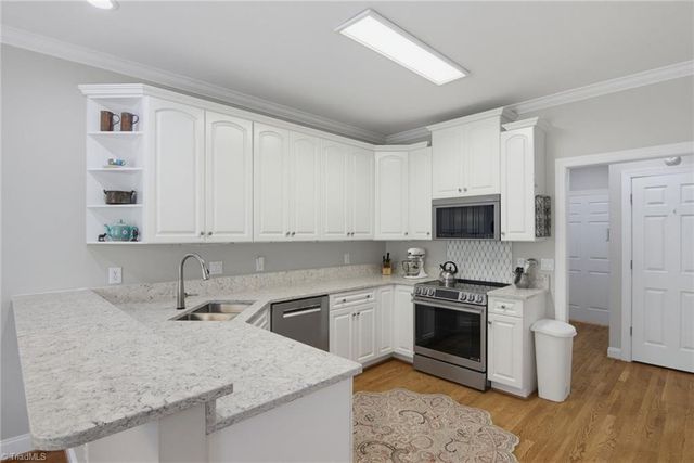 4733 Barrington Place Court, Jamestown, NC 27282