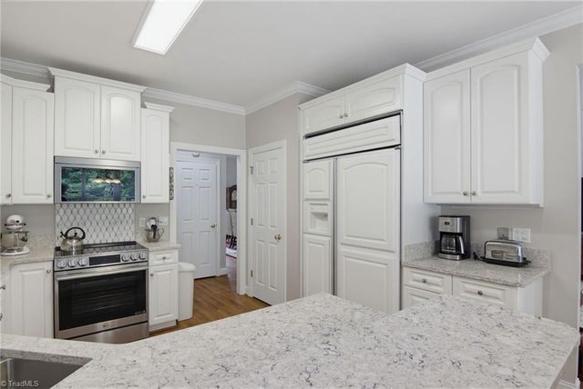 4733 Barrington Place Court, Jamestown, NC 27282