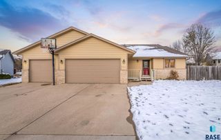 904 S Jay Cir Circle, Sioux Falls, SD 57103