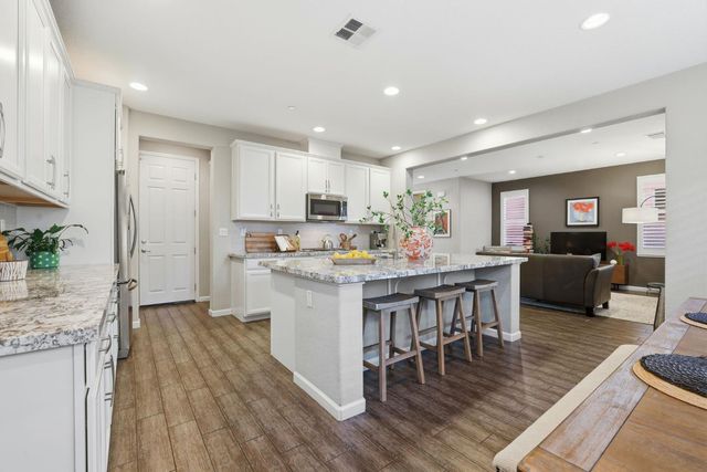 6040 Palermo Way, Roseville, CA 95661