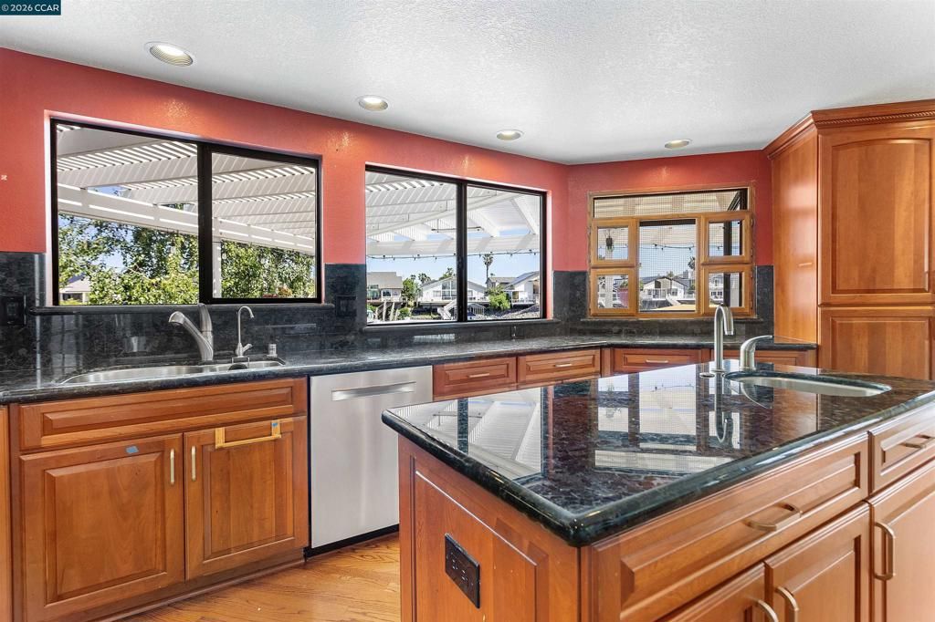 Image 10 of property listing at 4731 Spinnaker Way, Discovery Bay, CA 94505