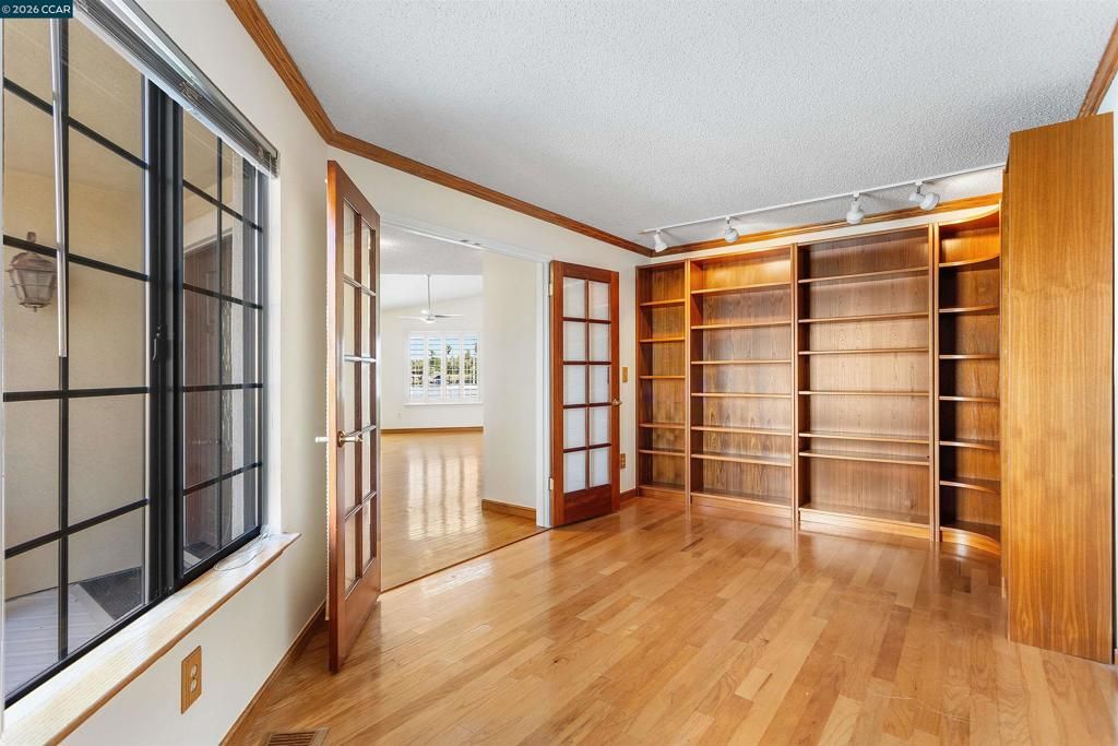 Image 12 of property listing at 4731 Spinnaker Way, Discovery Bay, CA 94505