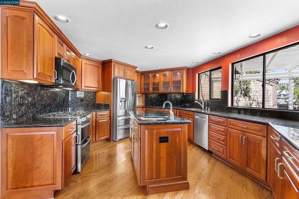 Image 8 of property listing at 4731 Spinnaker Way, Discovery Bay, CA 94505