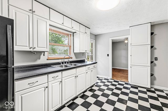6634 N Oakview Drive, Indianapolis, IN 46278