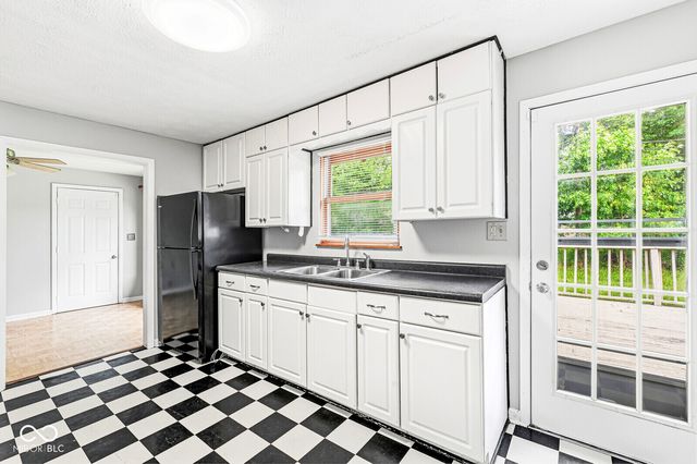 6634 N Oakview Drive, Indianapolis, IN 46278