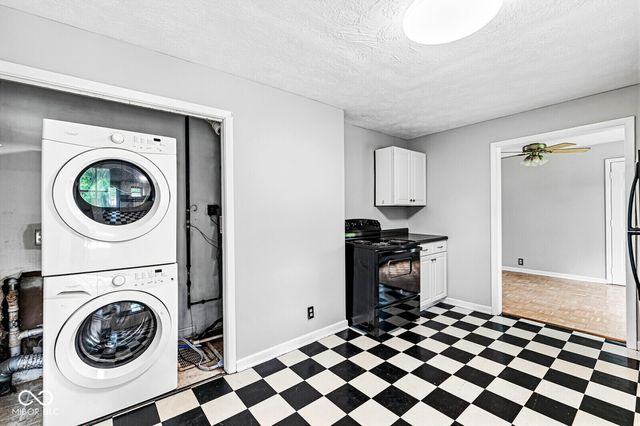 6634 N Oakview Drive, Indianapolis, IN 46278