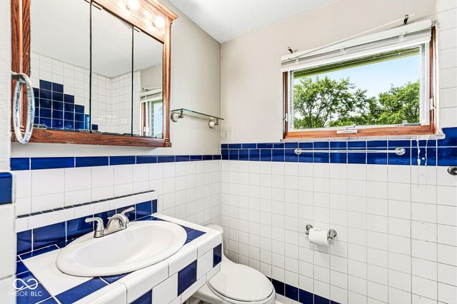 6634 N Oakview Drive, Indianapolis, IN 46278