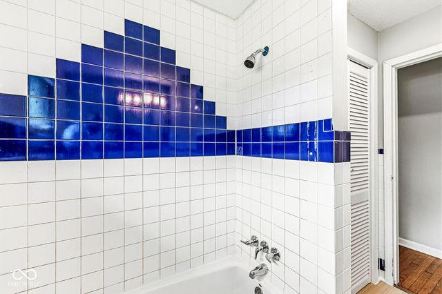 6634 N Oakview Drive, Indianapolis, IN 46278
