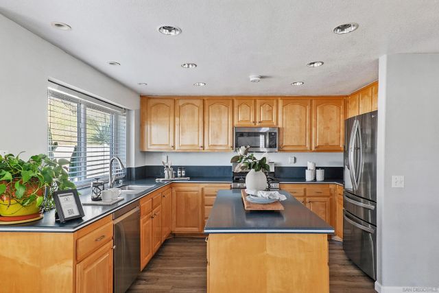 2622 Half Dome Pl, Carlsdbad, CA 92010