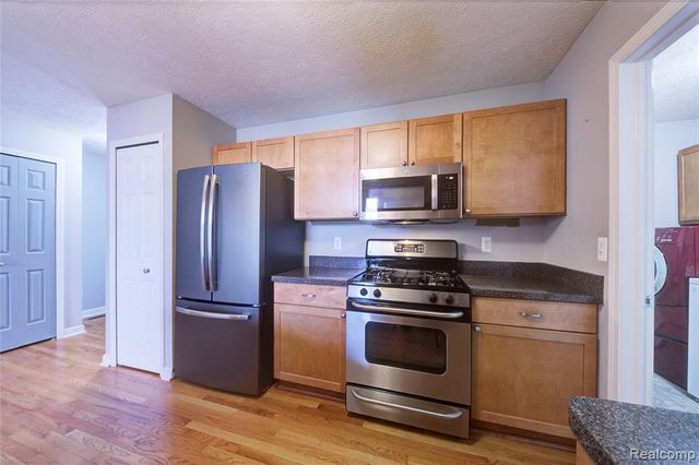 1040 Spirea, Howell, MI 48843