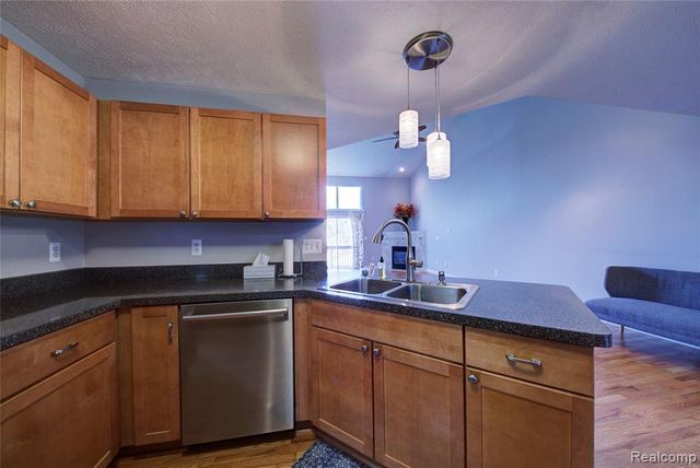 1040 Spirea, Howell, MI 48843