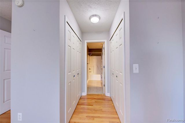 1040 Spirea, Howell, MI 48843