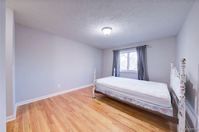 1040 Spirea, Howell, MI 48843