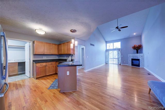 1040 Spirea, Howell, MI 48843