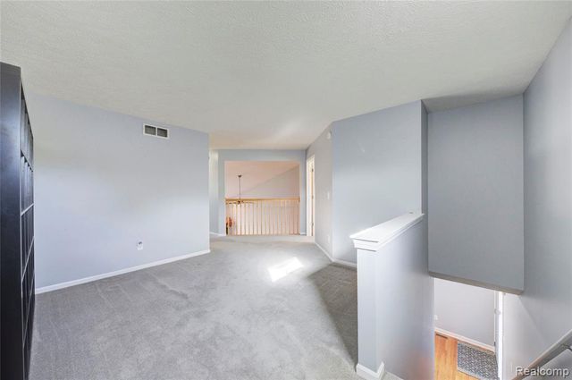 1040 Spirea, Howell, MI 48843