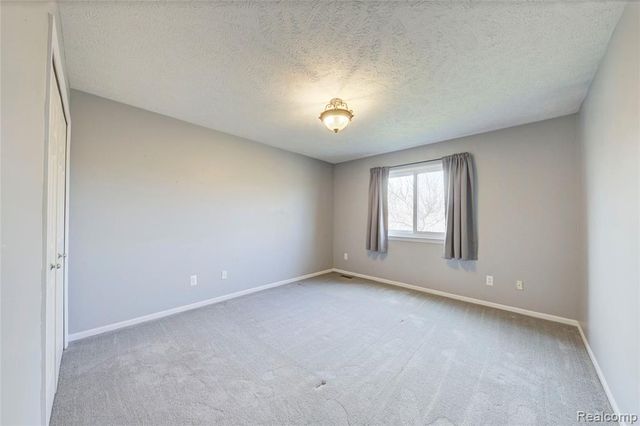 1040 Spirea, Howell, MI 48843