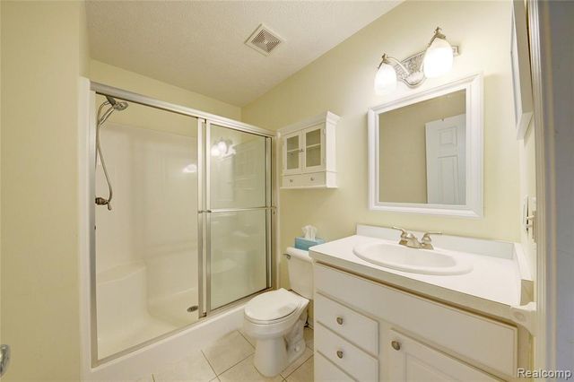 1040 Spirea, Howell, MI 48843