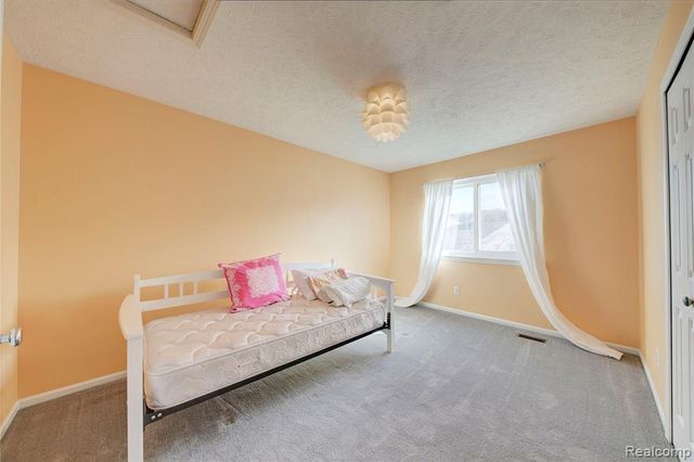 1040 Spirea, Howell, MI 48843