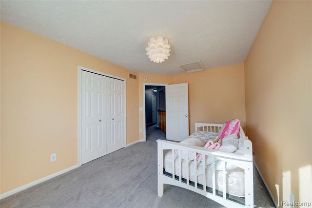 1040 Spirea, Howell, MI 48843