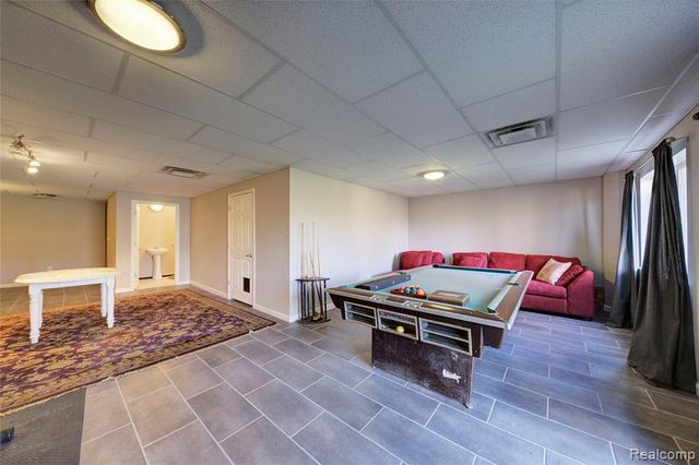 1040 Spirea, Howell, MI 48843