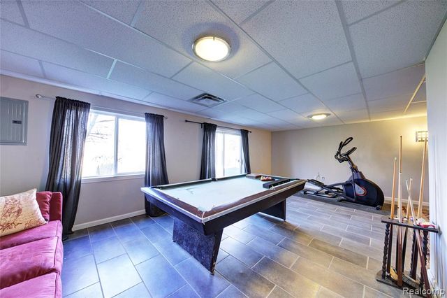 1040 Spirea, Howell, MI 48843