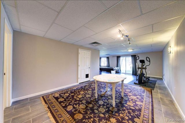 1040 Spirea, Howell, MI 48843