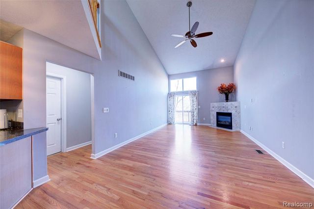 1040 Spirea, Howell, MI 48843