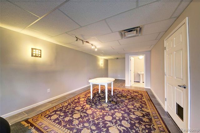 1040 Spirea, Howell, MI 48843