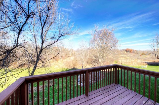 1040 Spirea, Howell, MI 48843