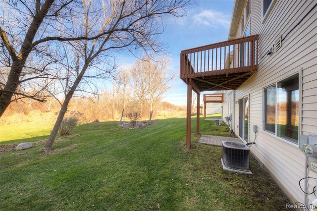 1040 Spirea, Howell, MI 48843