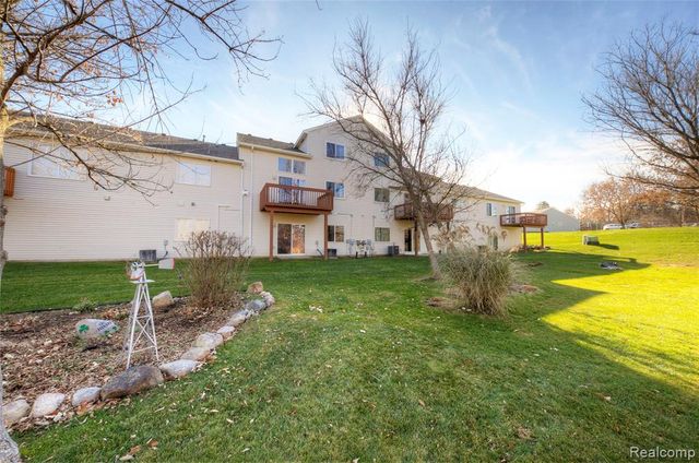 1040 Spirea, Howell, MI 48843