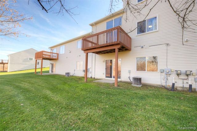 1040 Spirea, Howell, MI 48843