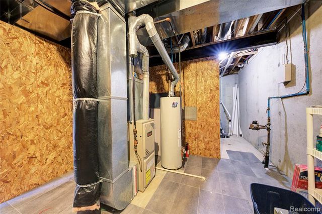 1040 Spirea, Howell, MI 48843