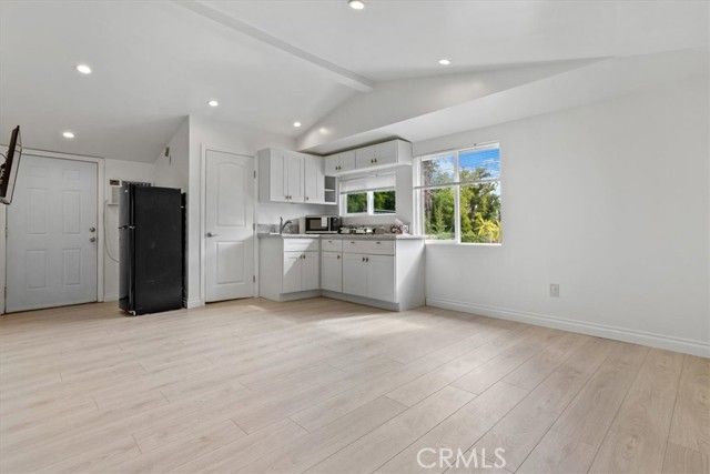 5718 Comanche Avenue, Woodland Hills (los Angeles), CA 91367