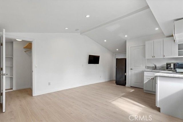 5718 Comanche Avenue, Woodland Hills (los Angeles), CA 91367