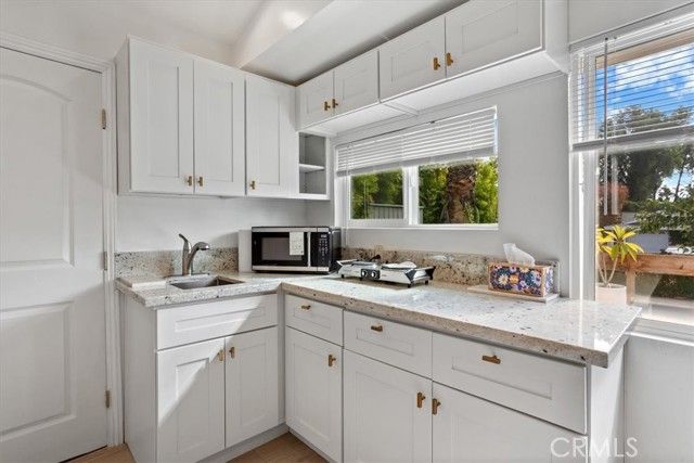 5718 Comanche Avenue, Woodland Hills (los Angeles), CA 91367