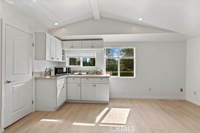 5718 Comanche Avenue, Woodland Hills (los Angeles), CA 91367