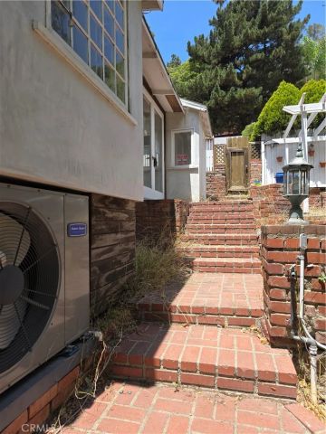 8709 Lookout Mountain, Los Angeles, CA 90046